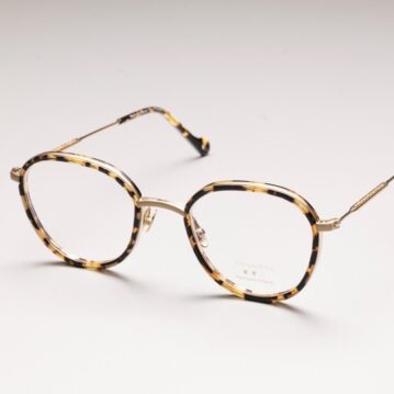 Eine modische Brille der Marke Natalie Blanc